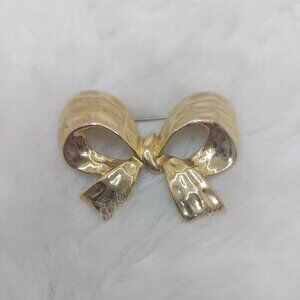 Vintage Textured Bow Ribbon Brooch Gold tone